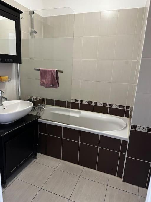 Cosy And Quiet T2 In 19 Appartement